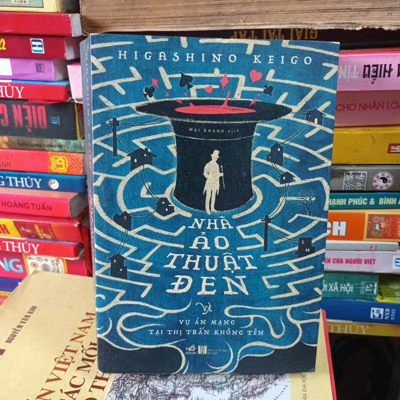 Nhà Ảo Thuật Đen Và Vụ Án Mạng Tại Thị Trấn Không Tên- Higashino Keigo 698660