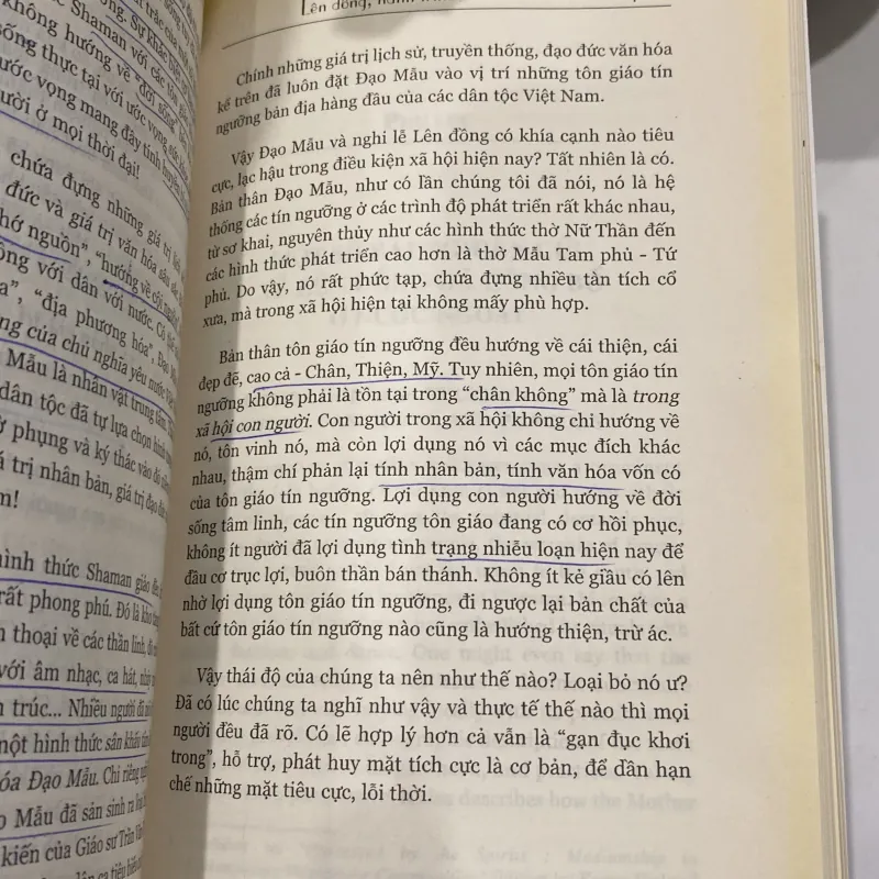 LÊN ĐỒNG - HÀNH TRÌNH CỦA THẦN LINH VÀ THÂN PHẬN 970189