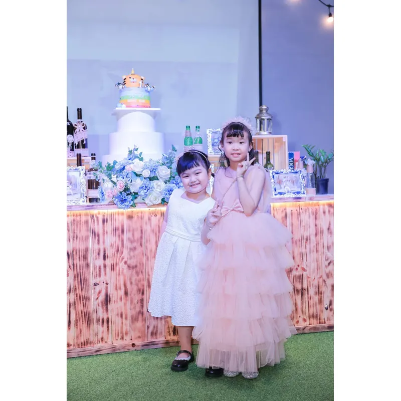 Đầm thiết kế cho bé gái 5-6 tuổi- Hồng Patel - còn mới  701523