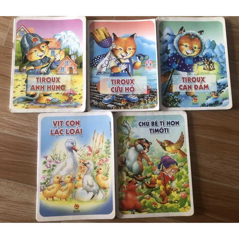 Tủ sách búp bê - combo 5c  1004087