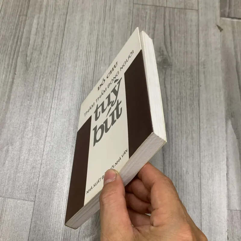 Thăm thẳm bóng người tuỳ bút. Có chữ ký tặng. 1a5 1002850