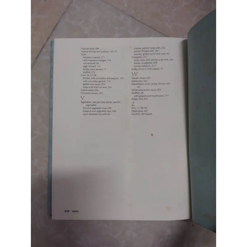 Sách ngoại văn: Legal Sea foods Cookbook 717485