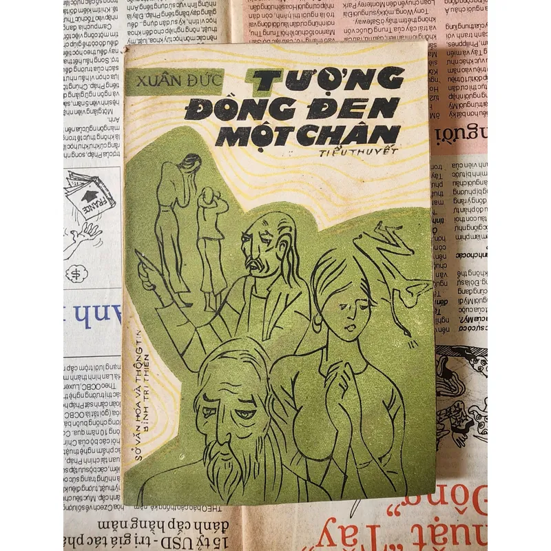 Tiểu thuyết Tượng đồng đen một chân của tác giả Xuân Đức. 704358