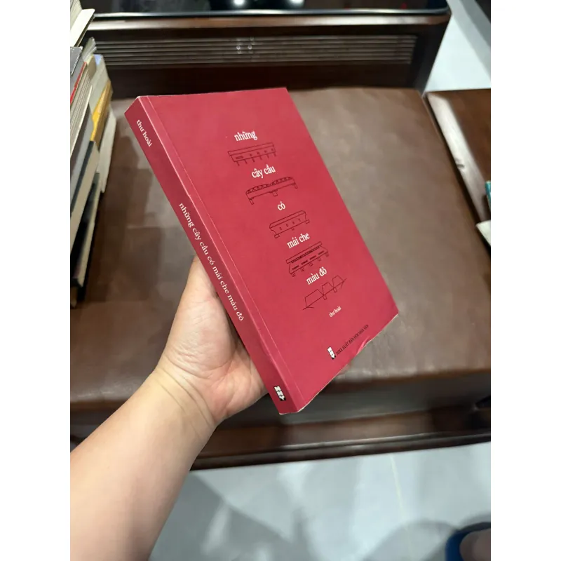 NHỮNG CÂY CẦU CÓ MÁI CHE MÀU ĐỎ- K5 1031098