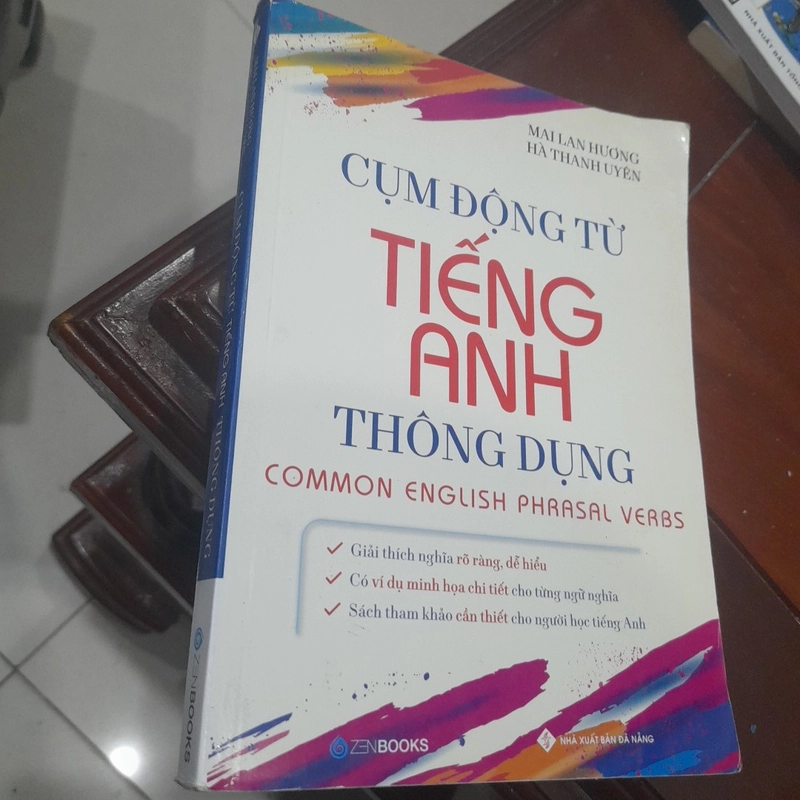 Mai Lan Hương, Hà Thanh Uyên - CỤM ĐỘNG TỪ tiếng Anh thông dụng 307497