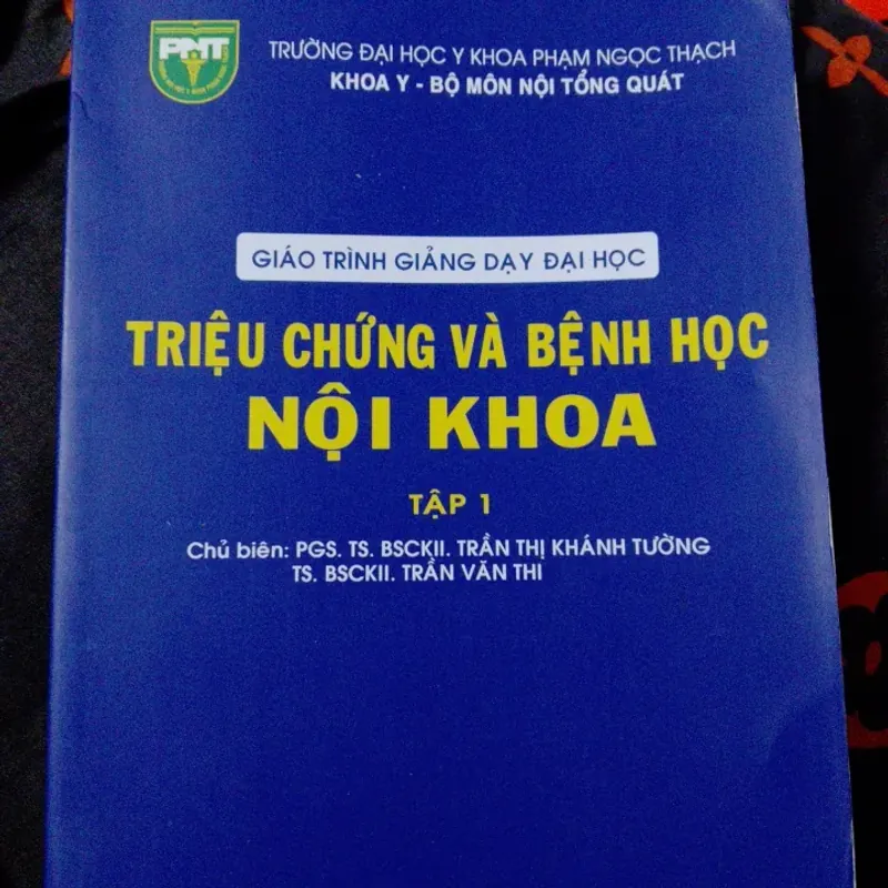 Bân 4 cuốn giáo trình cho ai cần ạ 1009428