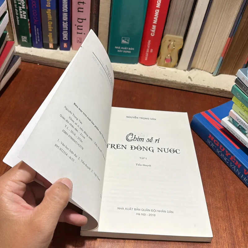 II Tiểu Thuyết: Chim Sẻ Ri Trên Đồng Nước (Tập 1) - Nguyễn Trọng Văn - 2018 786224