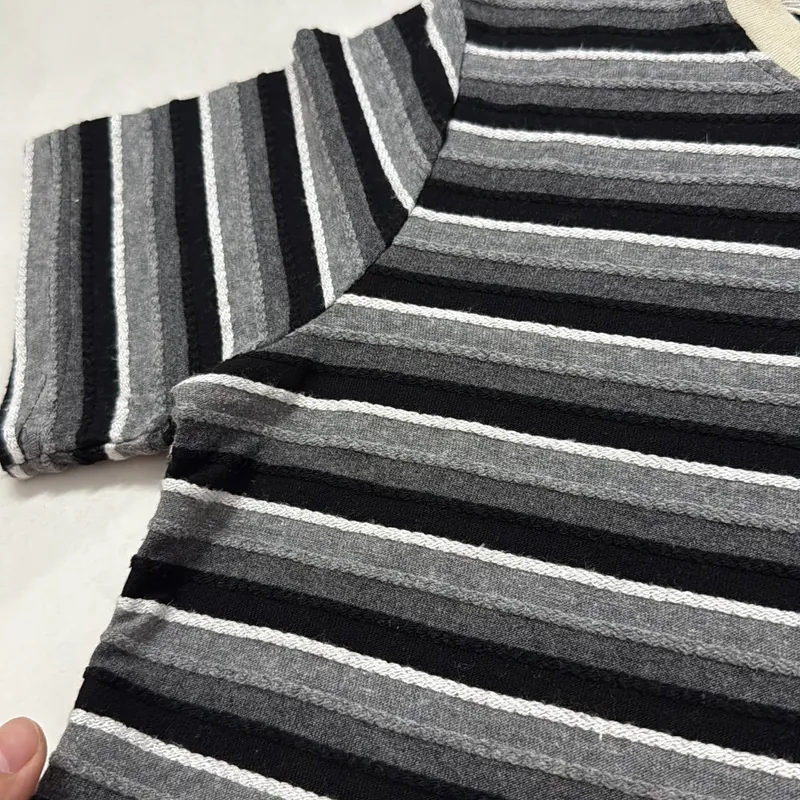 Áo thun crop sọc trắng đen 741009