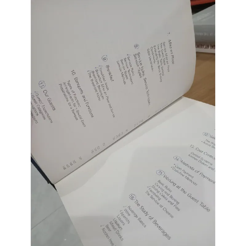 Professional table service - translated by Heinz Holtmann 567870
