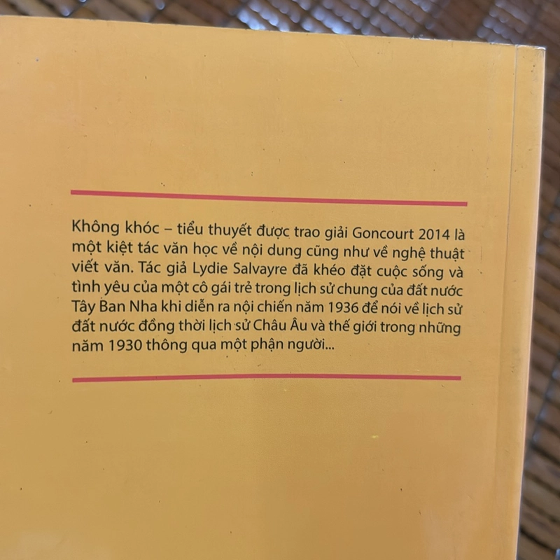 Không khóc - Lydie Salvayre 537247