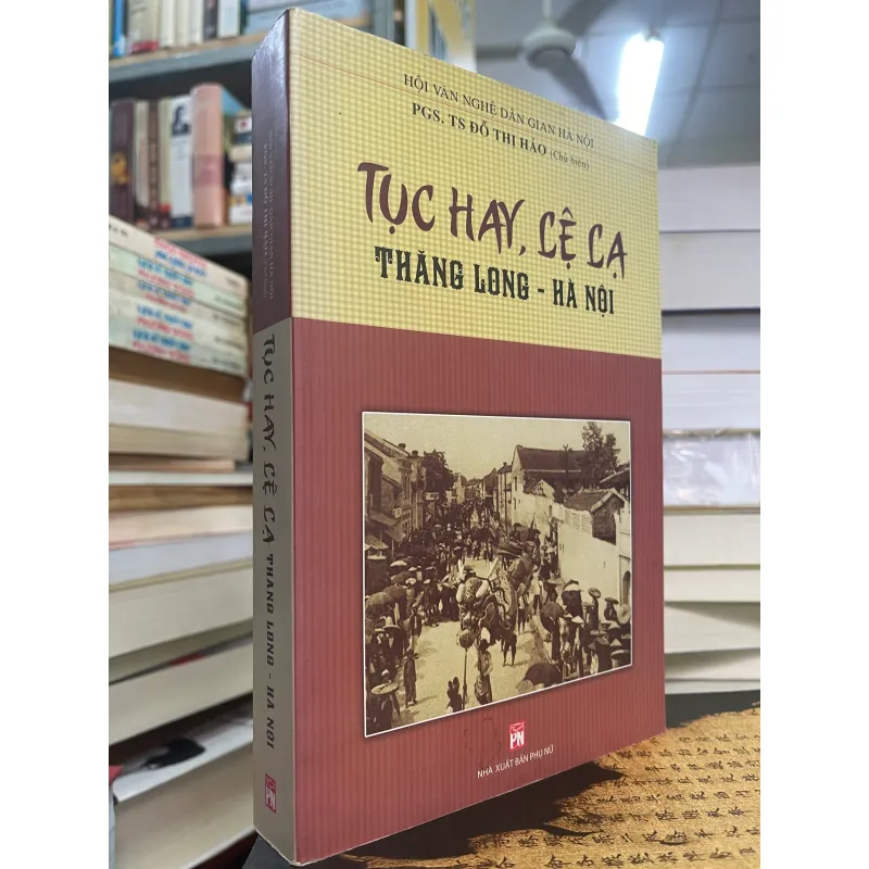 TỤC HAY LỆ LẠ THĂNG LONG HÀ NỘI - ĐỖ THỊ HẢO chủ biên  1021633