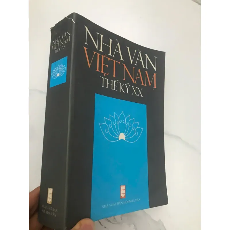 NHÀ VĂN VIỆT NAM THẾ KỶ XX 598471
