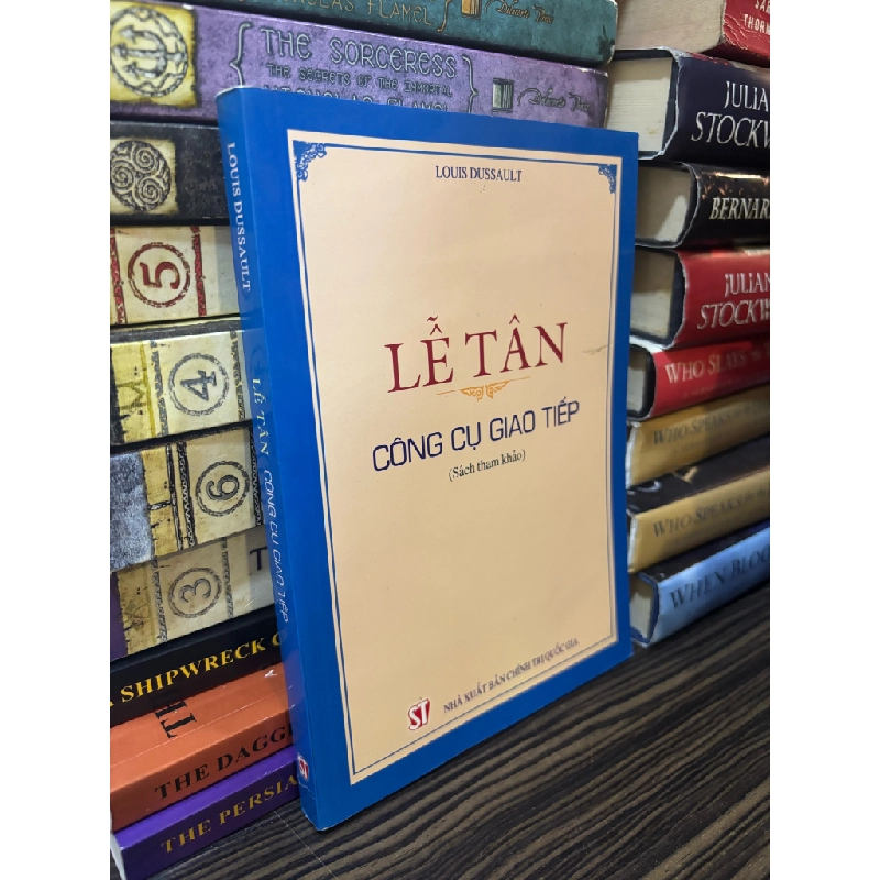 Lễ tân công cụ giao tiếp - Louis Deusault 356787