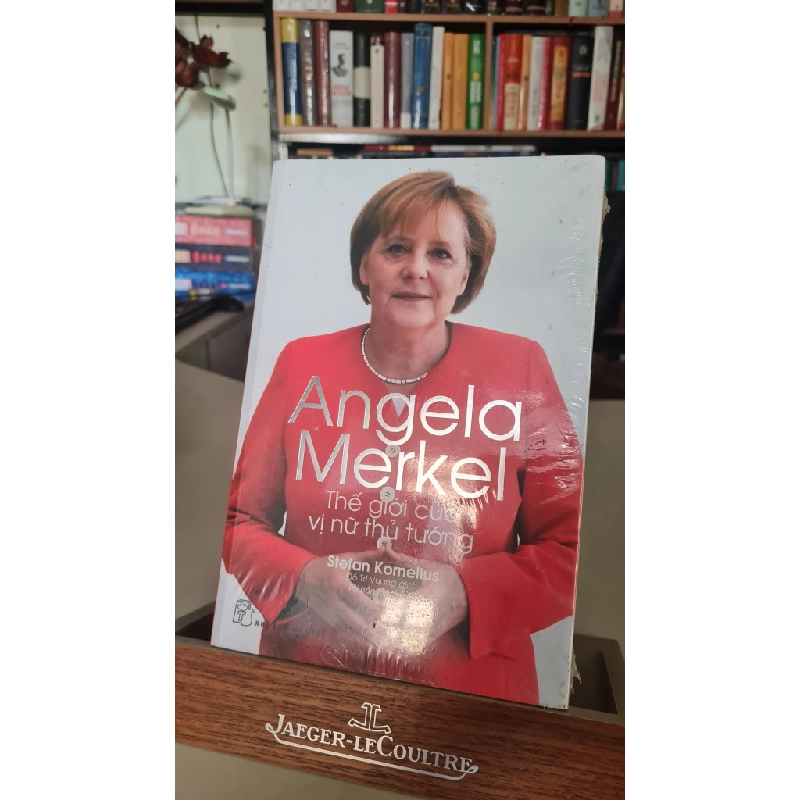 Angala Merkel thế giới của vị nữ thủ tướng mới 80% ố bẩn có bọc sách Stefan Kornelius [2001] SÁCH DANH NHÂN 405936