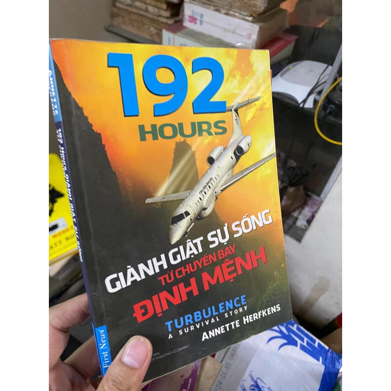 Sách 192 giờ giành giật sự sống từ chuyến bay định mệnh 312112