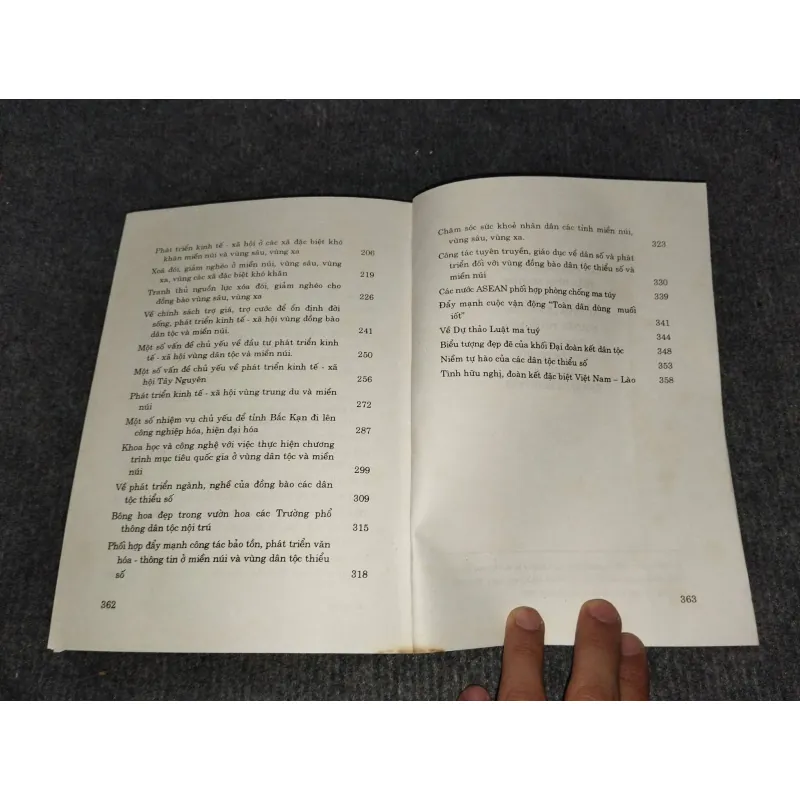 VỀ CÔNG TÁC DÂN TỘC TRONG 10 NĂM ĐỔI MỚI (1990 - 2000) 992547