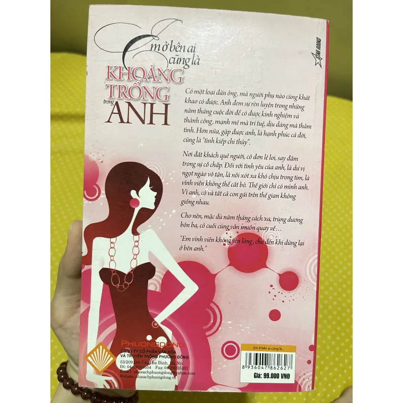 Em ở bên ai cũng là khoảng trống trong anh 927897