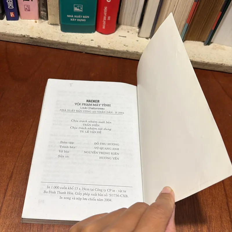 II Sách Công Nghệ: Hacker _ Tội Phạm Máy Tính - LOUIS CHARBONNEAU - 2004 778728