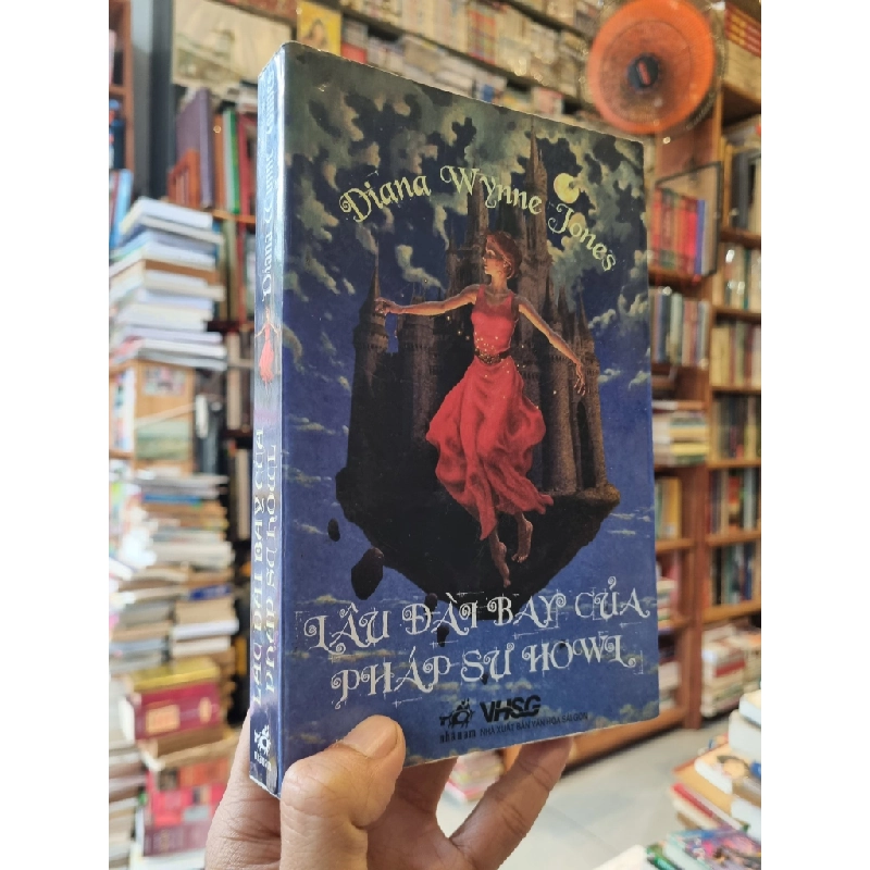 LÂU ĐÀI BAY CỦA PHÁP SƯ HOWL - Diana Wynne Jones 291471