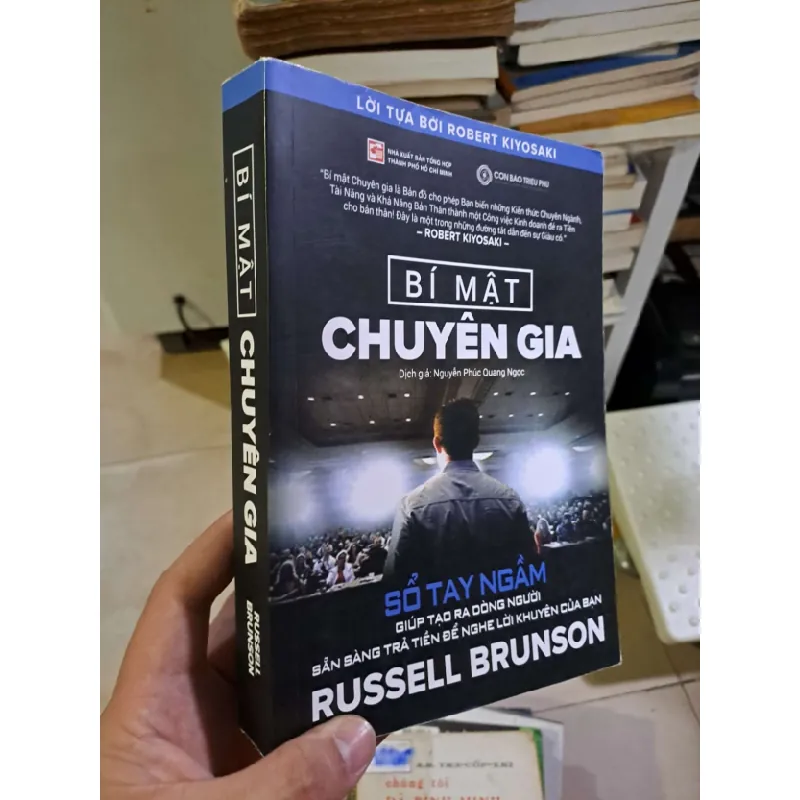 [Sách Cũ SCGR] Bí mật chuyên gia sổ tay ngầm Russell Brunson mới 80% ố vàng 2018 KỸ NĂNG HCM2908 685088