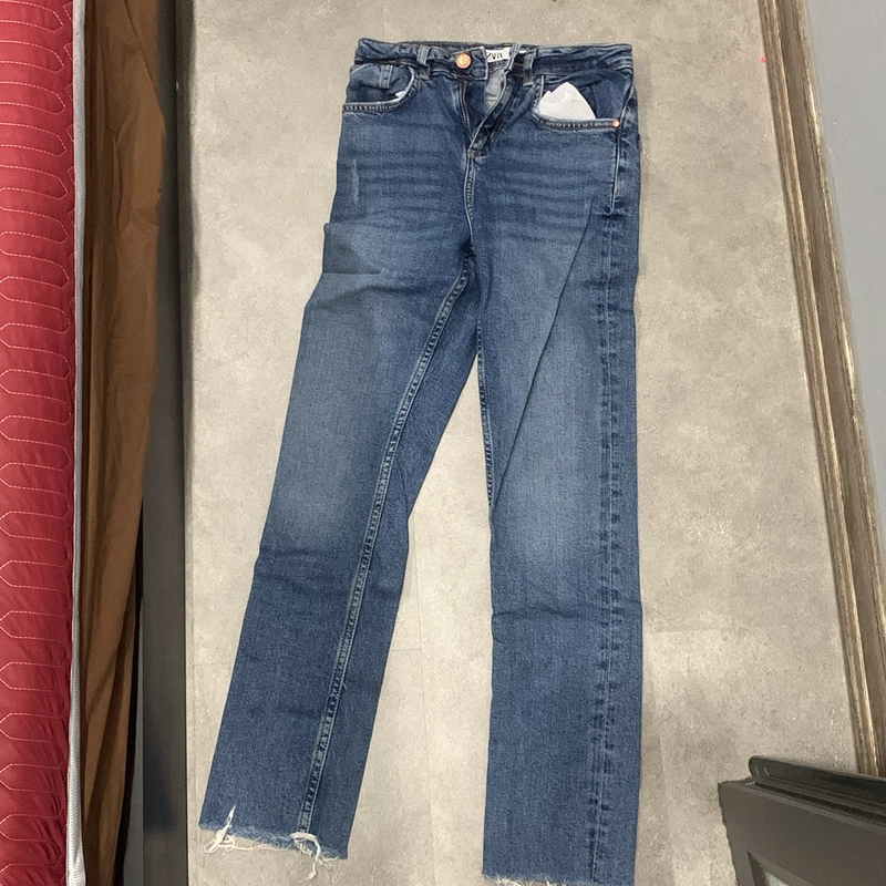 Quần jean zara sz 32, form bé. 40-42kg 276389