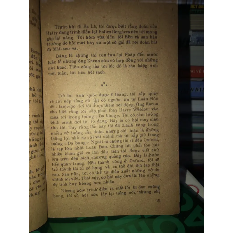 Một thời chìm nổi - Hồi ký của vua hề Sạc Lô 786045