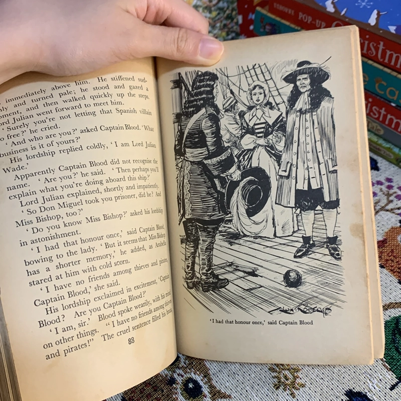Sách ngoại văn Captain Blood, Chapter Book, ấn bản năm 1991 326308