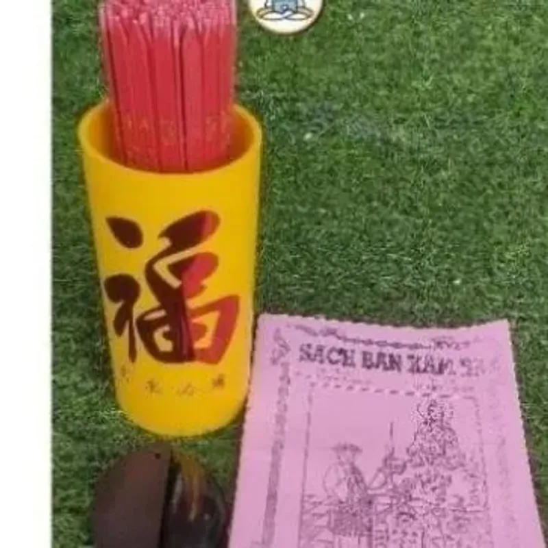 COMBO ỐNG XĂM + QUẺ KEO + 3 QUYỂN SÁCH GIẢI XĂM QUAN ÂM, XĂM BÀ, XĂM QUAN ĐẾ 780367