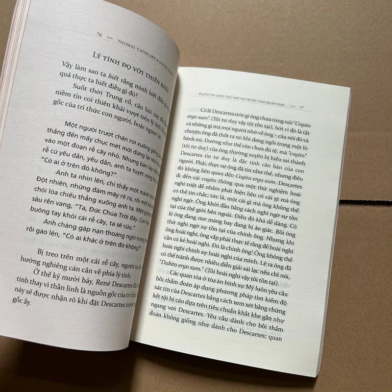 Plato và con thú mỏ vietj bước vào quán bar... 717433