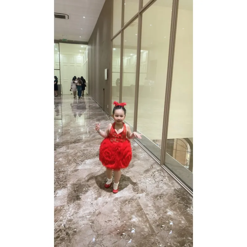 Đầm bé mới mặc 2l được tý ạ ,màu đỏ order về,size 25-31kg 791005