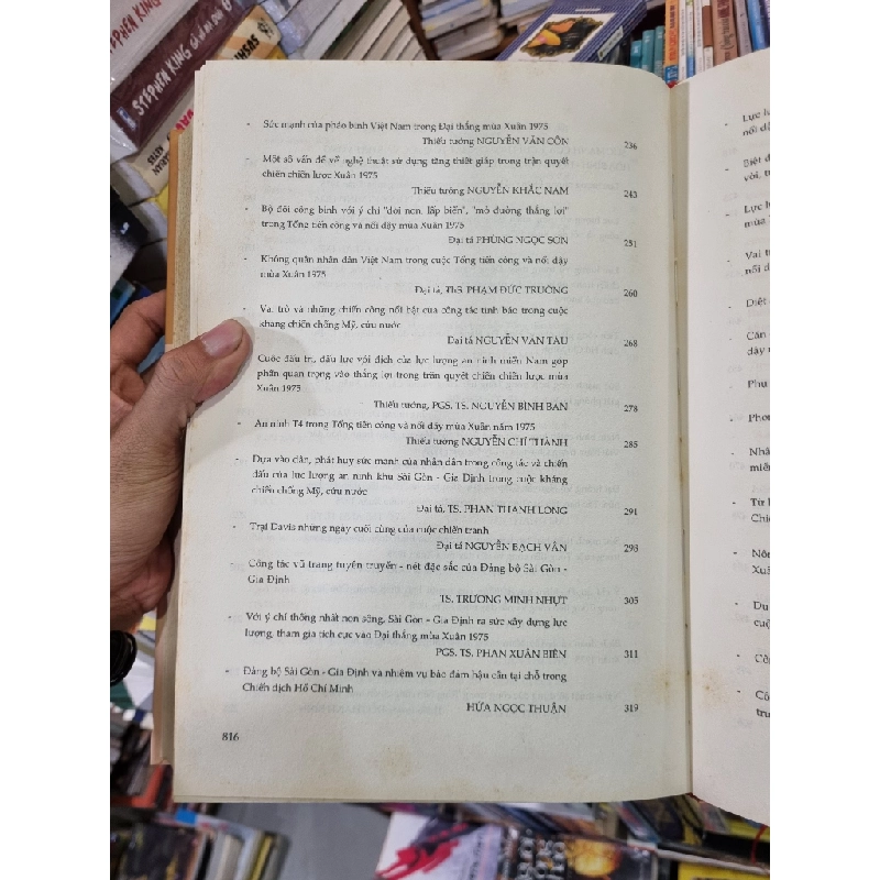 Đại Thắng Mùa Xuân 1975 : Sức mạnh của ý chí thống nhất tổ quốc và khát vọng hòa bình - Bộ Quốc Phòng, Ban Tuyên giáo Trung ương, Thành ủy Thành phố Hồ Chí Minh 336650