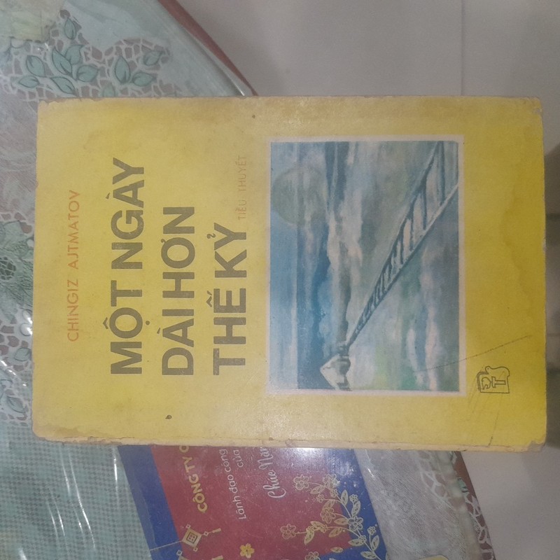 Một ngày dài hơn thế kỷ, tiểu thuyết xb 1986 185342