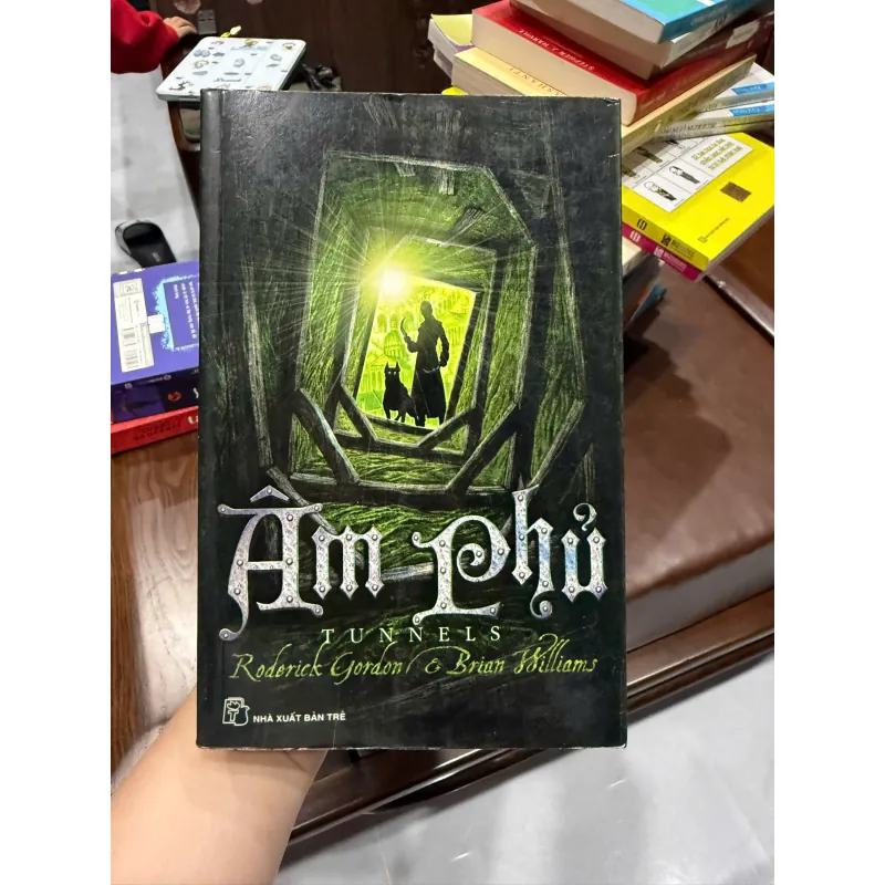 Âm Phủ – Tunnels | Tiểu thuyết phiêu lưu kỳ ảo bán chạy quốc tế- K2 1000834