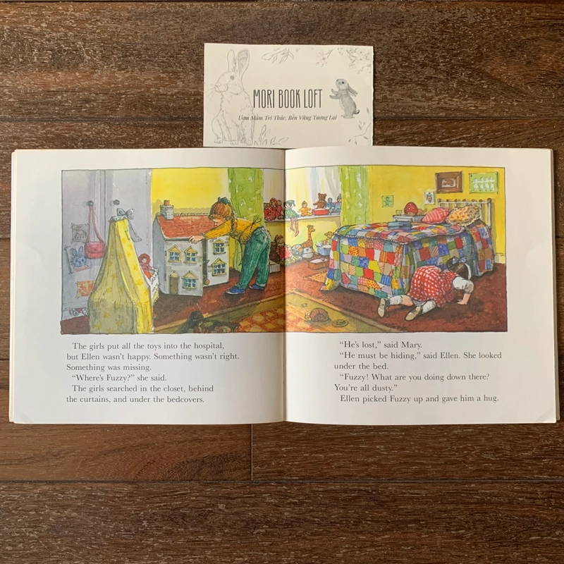 Sách tranh tiếng anh Fuzzy Rabbit, Used, minh họa cổ điển 478673