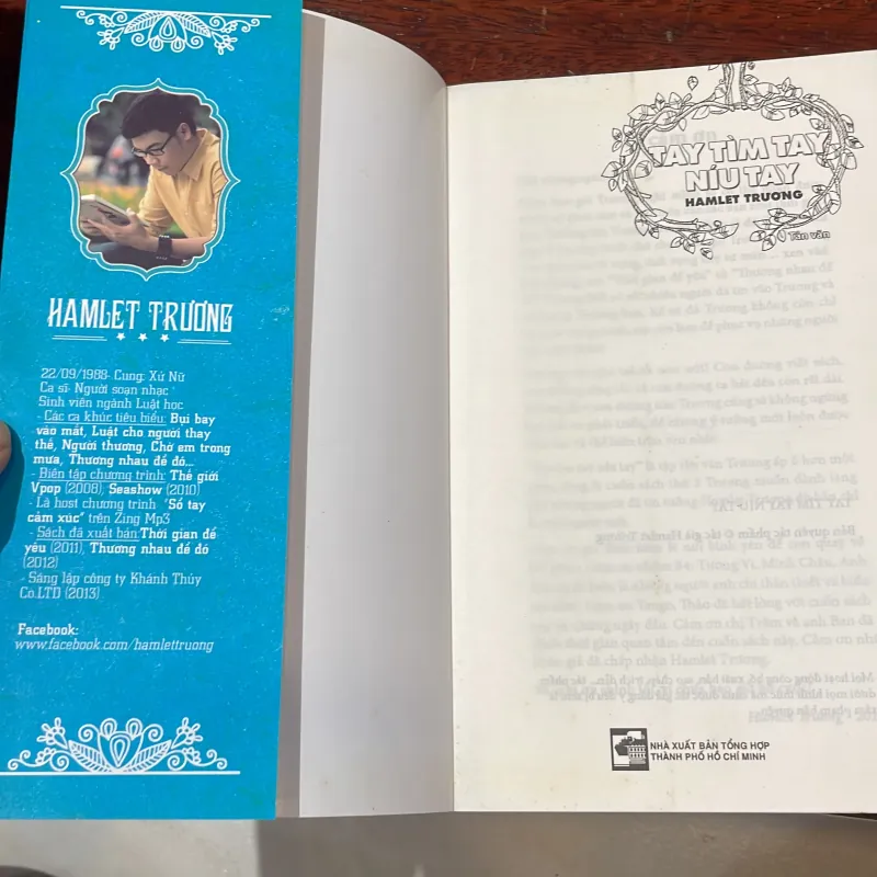 Tản văn - tay tìm tay níu tay - HAMLET TRƯƠNG - 2013  1029381