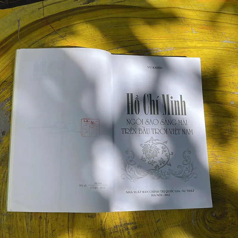 COMBO HỒ CHÍ MINH NGÔI SAO SÁNG MÃI TRÊN BẦU TRỜI VIỆT NAM& BÁC HỒ VỚI CÁC TỔNG THỐNG MỸ 735844