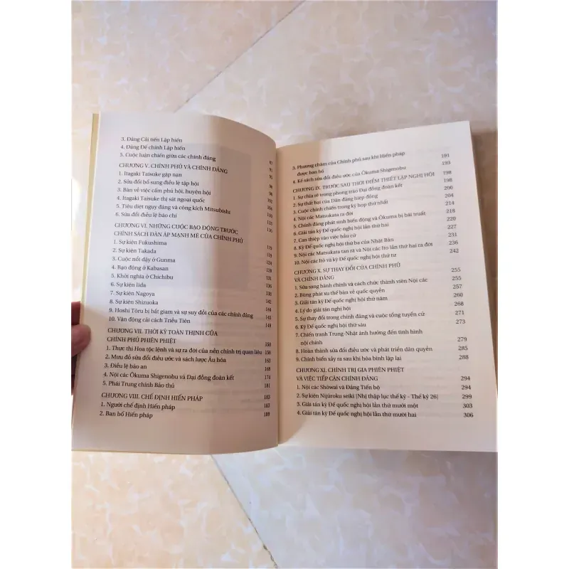 Sách: Lịch sử phát triển dân quyền Nhật Bản - Tác giả: Uehara Etsujiro 929321