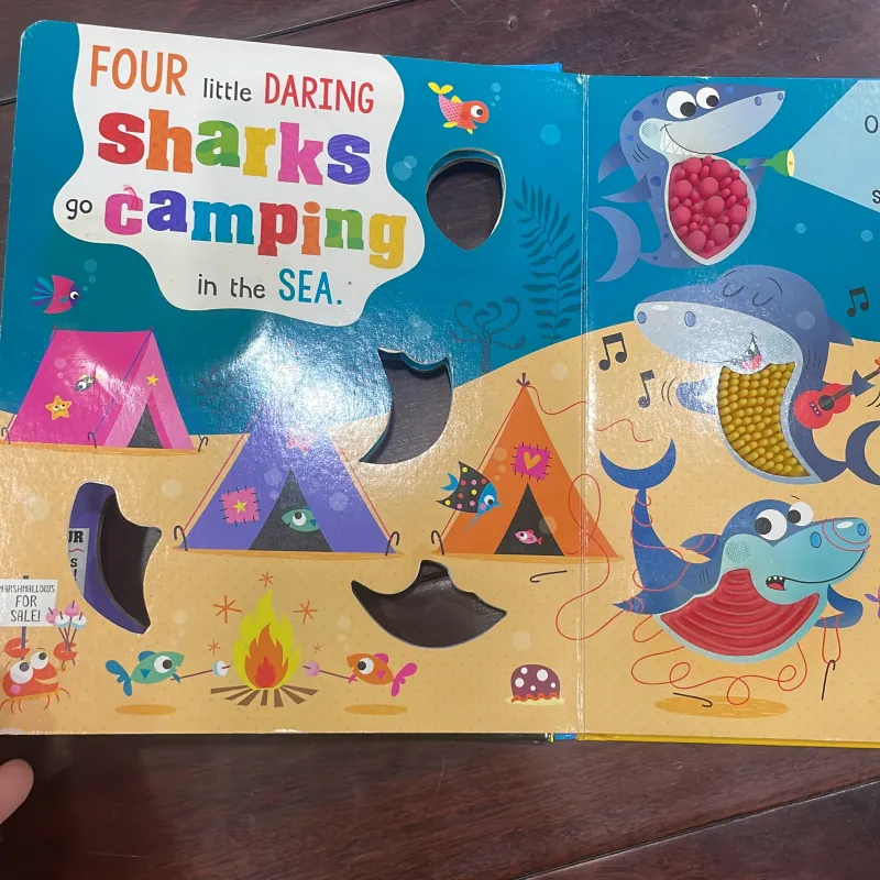 Ngoại văn tiếng anh trẻ em : NEVER TOUCH THE SHARKS - count the 5 snappy sharks  1028018