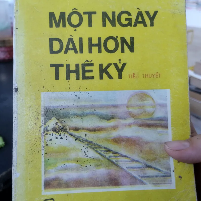Một ngày dài hơn thế kỷ" của nhà văn Chinghiz Aitmatov 563592