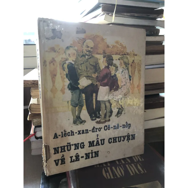 Những mẩu chuyện về Lê Nin_A-lếch-xan-đrơ Cô-nô-nốp 971311