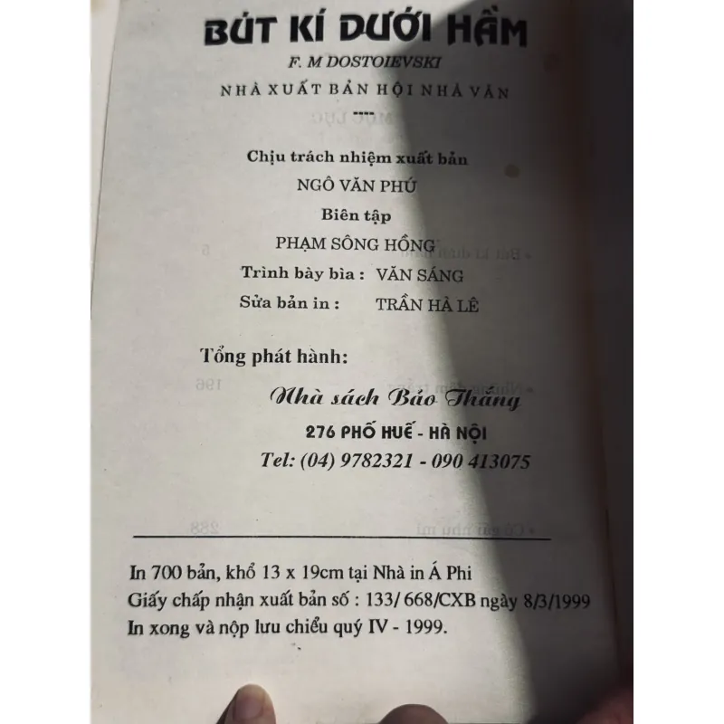 Bút ký dưới hầm (3 truyện ngắn của Dos) 976554