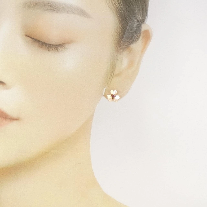 Bông tai mini Frivole Van Cleef & Arpels 666240