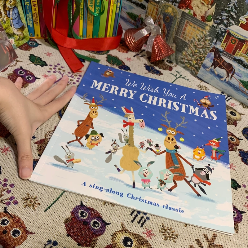 Sách tranh We Wish You a Merry Christmas, Used, 97%, Picture Book For Kids, Quà tặng Mori 357416