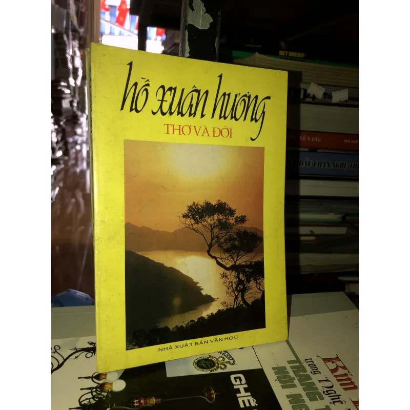 Hồ Xuân Hương thơ và đời  1001130