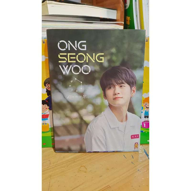 Sách Khoảnh Khoắc Tuổi 18 Ong Sống Woo 594736