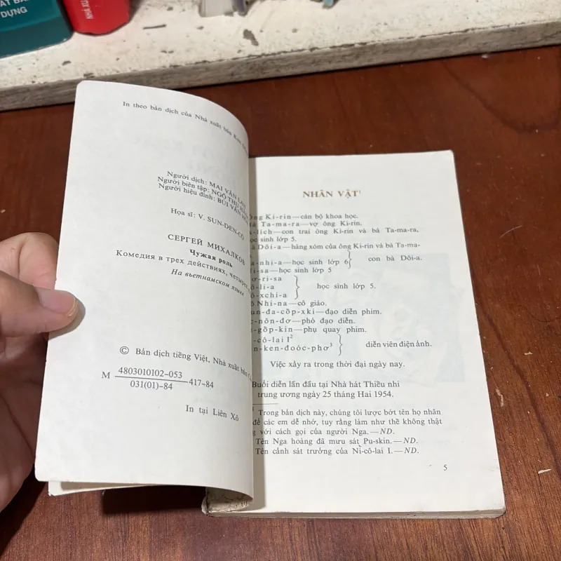 II Kịch Bản: Vai Người Khác Đóng - XécGây MiKhanCốp - 1984 751271
