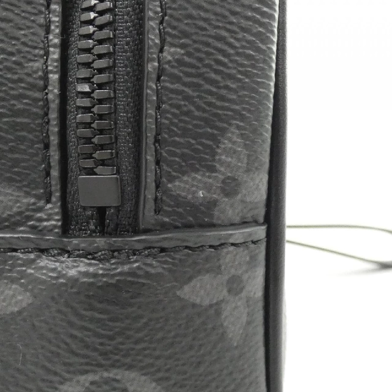 Túi xách Louis Vuitton Monogram Eclipse Pochette Cassie M82076 618498