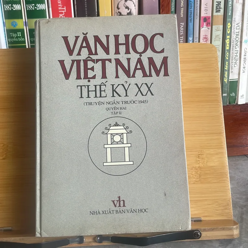 Văn Học Việt Nam Thế kỷ XX  688377