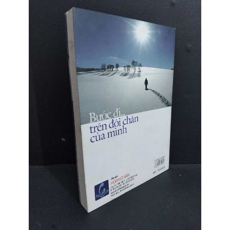 Bước đi... trên đôi chân của mình mới 80% ố bẩn nhẹ có viết nhẹ 2015 HCM2811 Trần Thị Giồng CND TÂM LÝ 924277