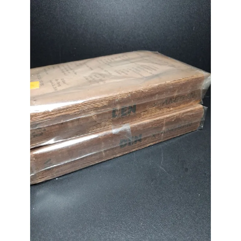 Bộ 2 cuốn Đỏ và đen (tập 1+2) mới 60% bẩn bìa, ố vàng, tróc gáy, rách bìa, có vệt nước 1986 XtangDan HCM2603 VĂN HỌC 414857